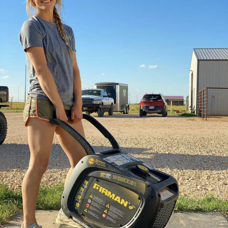 Image of a woman lifting her FIRMAN Inverter Generator with it's U-Shaped Handle